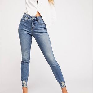 FREE PEOPLE CRVY Mid-Rise Skinny Jeans